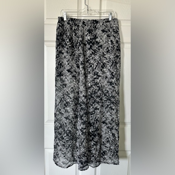 Forever 21 Black and White Patterned Maxi Skirt Size L - Picture 3 of 7